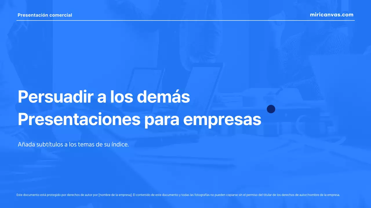 Una presentación empresarial moderna en azul y blanco