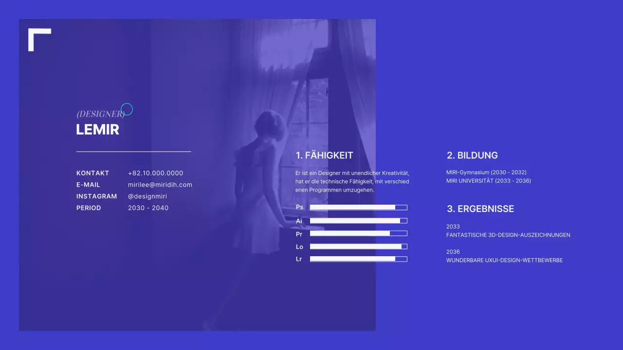 Eine einfache Mappe in Blau und Weiß