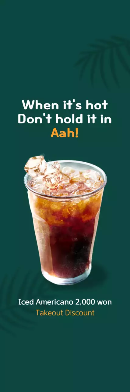 Acara Ice Americano Cafe dengan bayangan pohon palem dengan latar belakang hijau