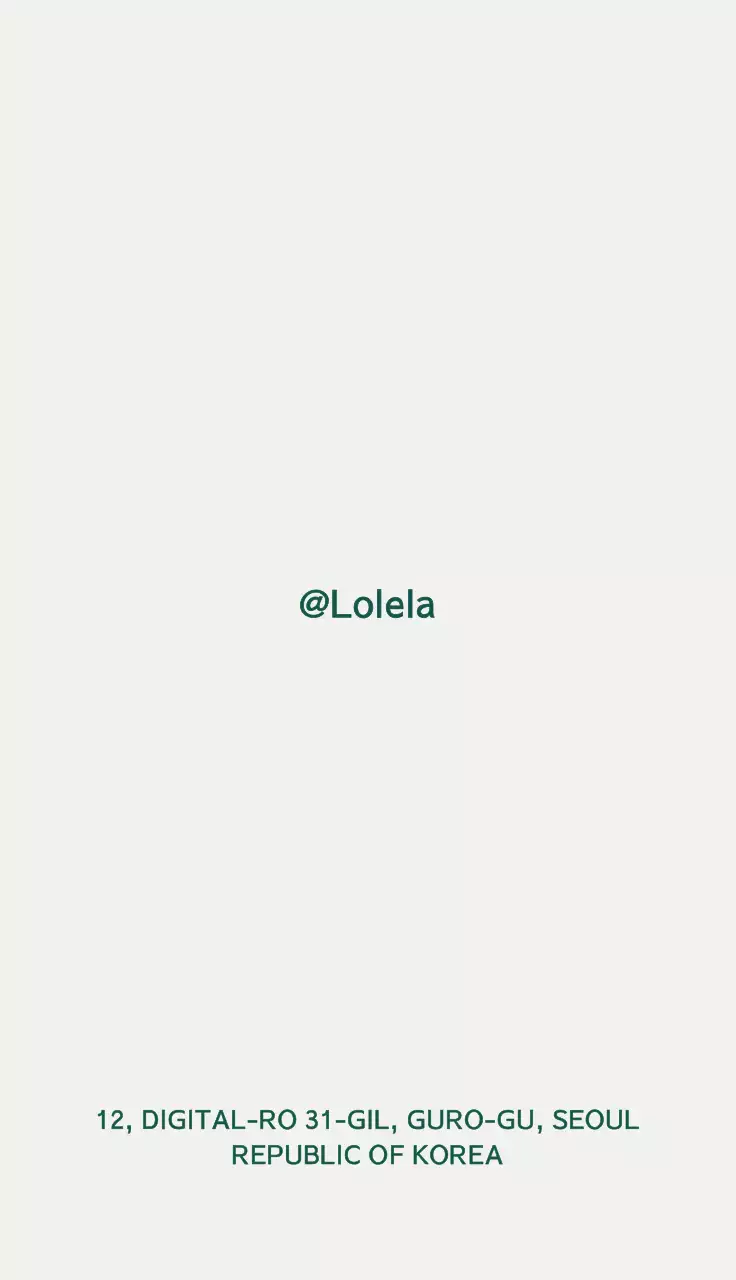 Danh thiếp cổ điển và sang trọng với nền xanh đậm và logo bảng chữ cái màu vàng.