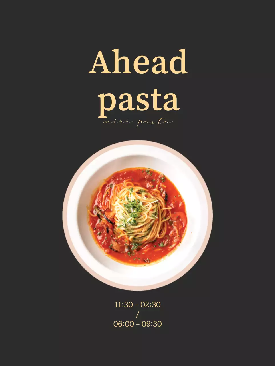 Mempromosikan pasta dengan latar belakang abu-abu hangat yang menenangkan