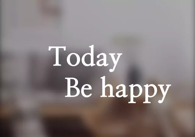 Papan nama interior tekstual dengan gaya emosional