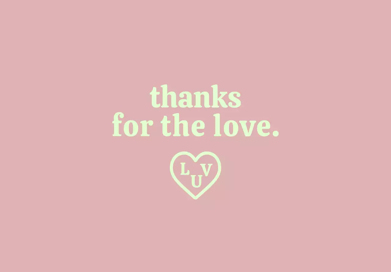 Một phong bì cảm ơn thương hiệu đơn giản bao gồm văn bản và hình minh họa hình trái tim.