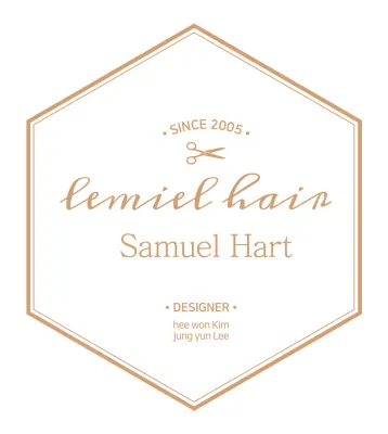 Tanda salon rambut mewah berwarna putih