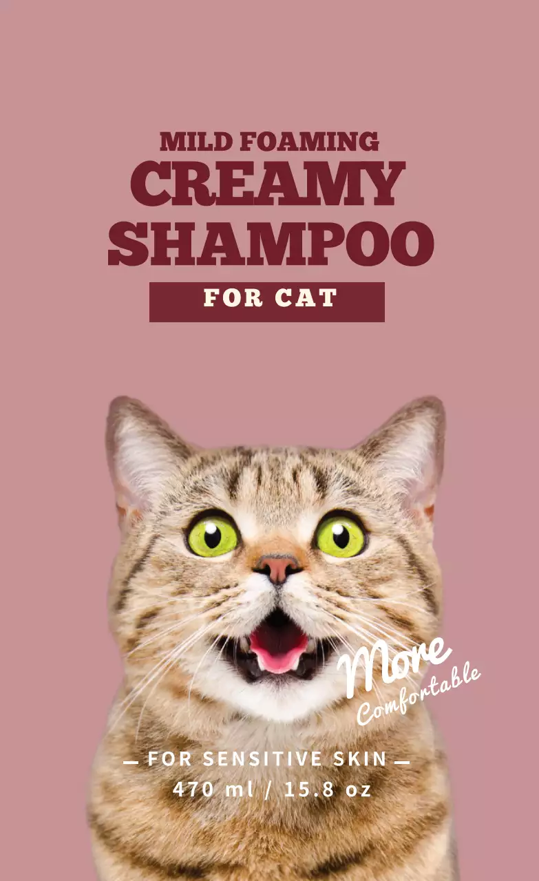 Foto merah muda menyoroti label makanan hewan peliharaan kucing