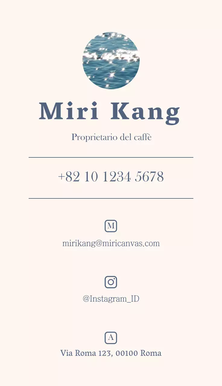 Caffè emozionale con layout fotografico in bianco e blu