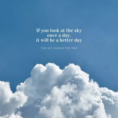 Desain dengan fotografi awan yang sentimental dan vintage serta teks yang emotif