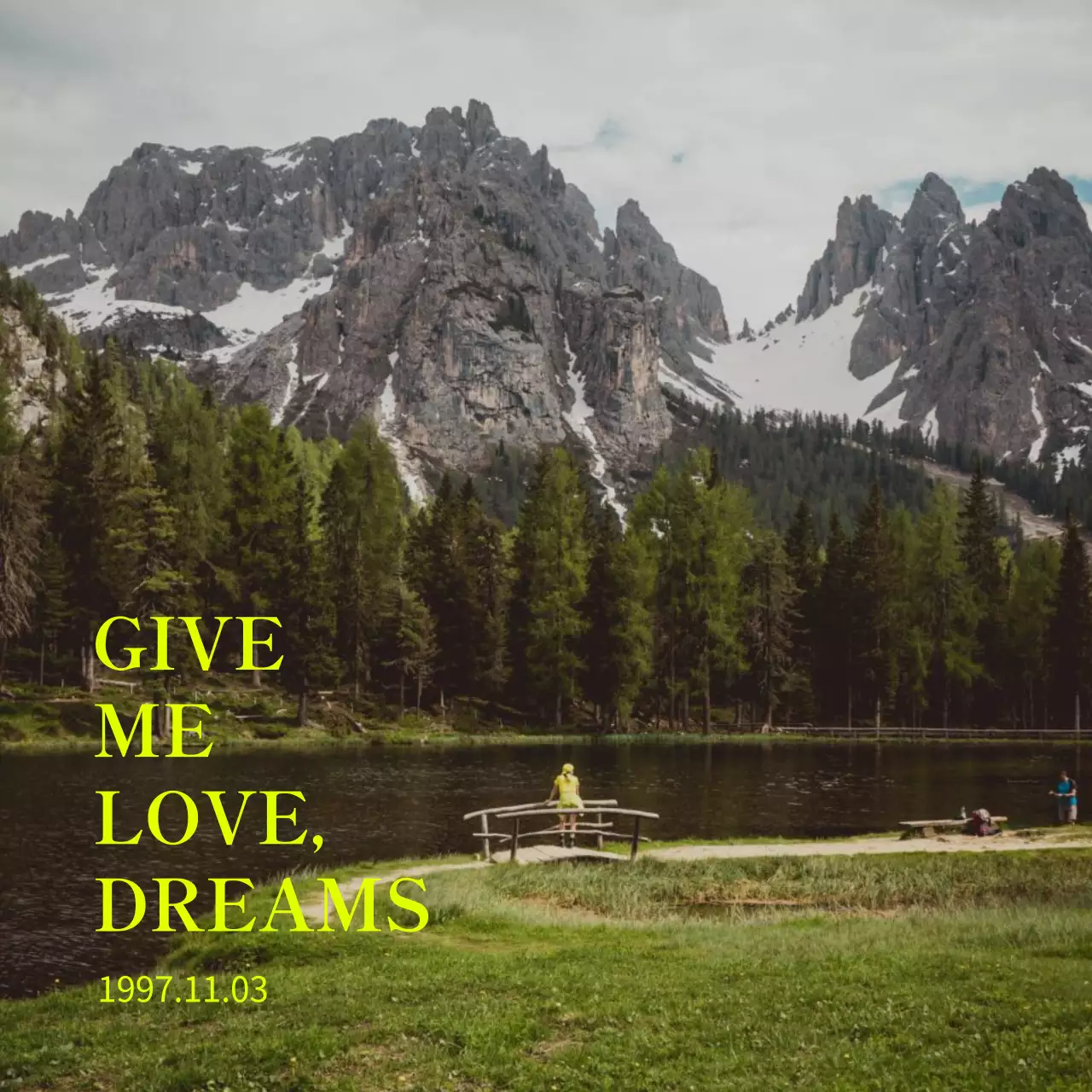 Merchandise yang menampilkan foto-foto vintage yang menenangkan dengan aksen hijau neon