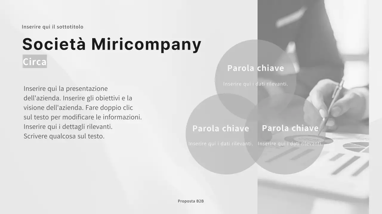 Presentazione di una proposta B2B aziendale nei toni del nero e del grigio