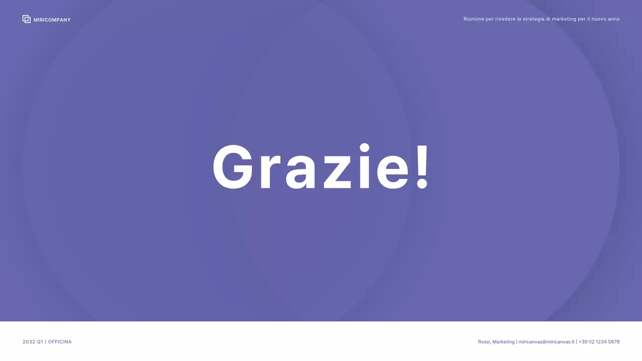 Officina aziendale con uno schema cromatico pulito nei colori del berry ferry