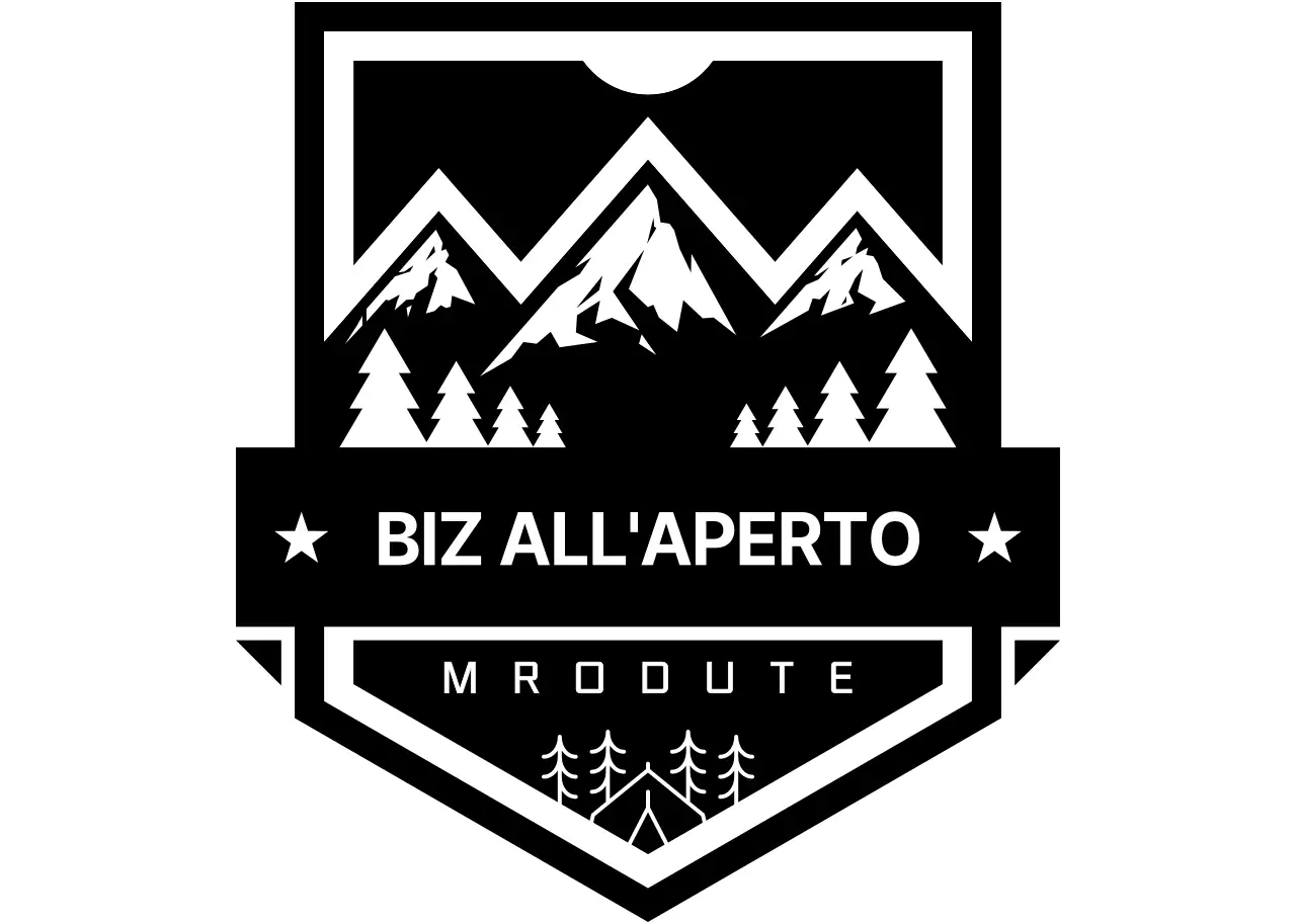 Semplice concetto di campeggio all'aperto logo in bianco e nero