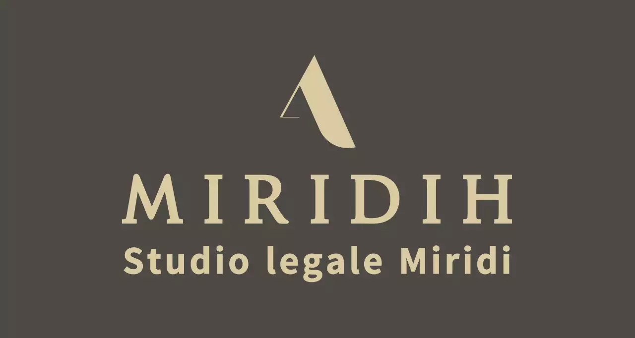 Una balsa marrone dall'aspetto elegante e costoso con il logo e il nome del vostro studio legale.