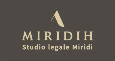 Una balsa marrone dall'aspetto elegante e costoso con il logo e il nome del vostro studio legale.