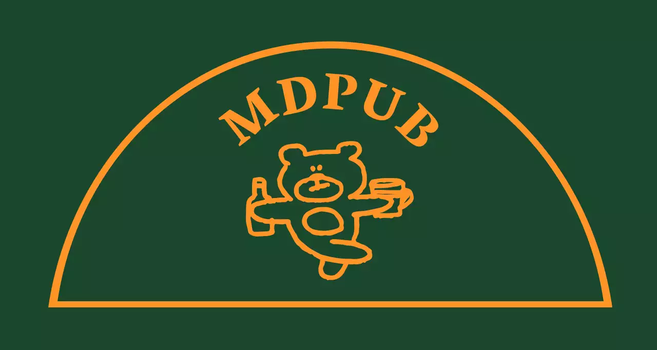 Banner verde da pub con bordo giallo e orsetto che tiene in mano una bottiglia di alcolici