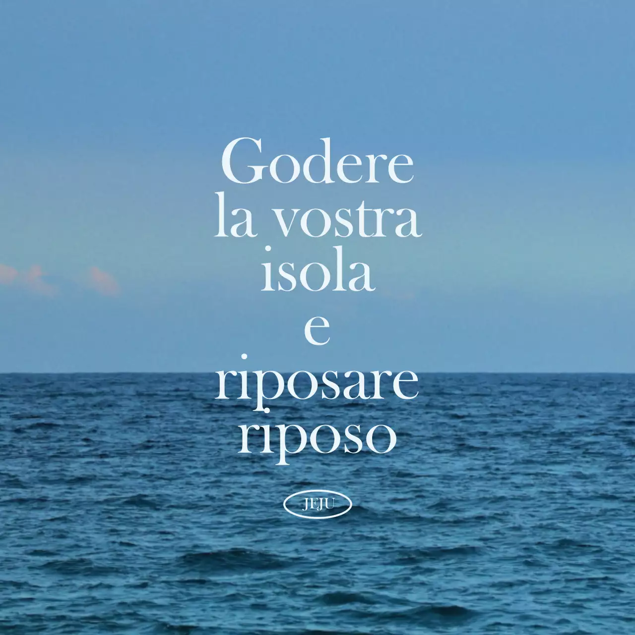 Progettare un prodotto turistico testuale emozionale con una foto dell'oceano calmante ed emozionale come sfondo