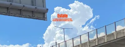 Promuovete la vostra caffetteria con uno sfondo di cielo estivo