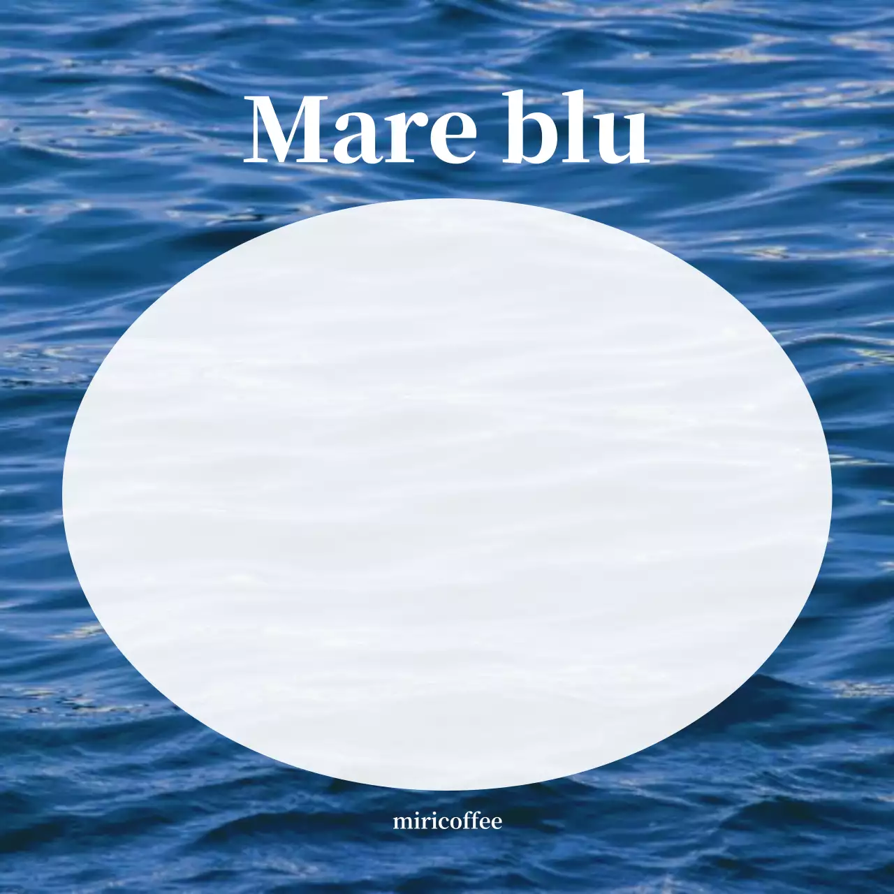 Concetto di blocco note per bar con foto di un oceano blu.