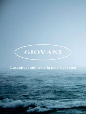 Merchandising con foto di oceani blu, calmi e sereni e parole inglesi sentimentali.