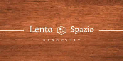 Design del soggiorno Hanok con grondaie bianche e logo del paesaggio semplificato