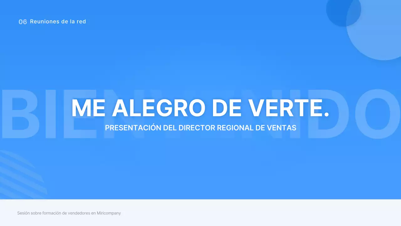 Sesión informativa de formación de vendedores con formas tridimensionales azules