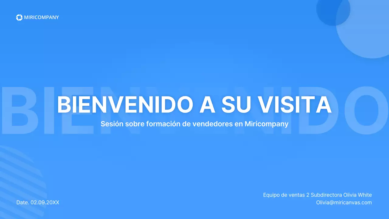 Sesión informativa de formación de vendedores con formas tridimensionales azules