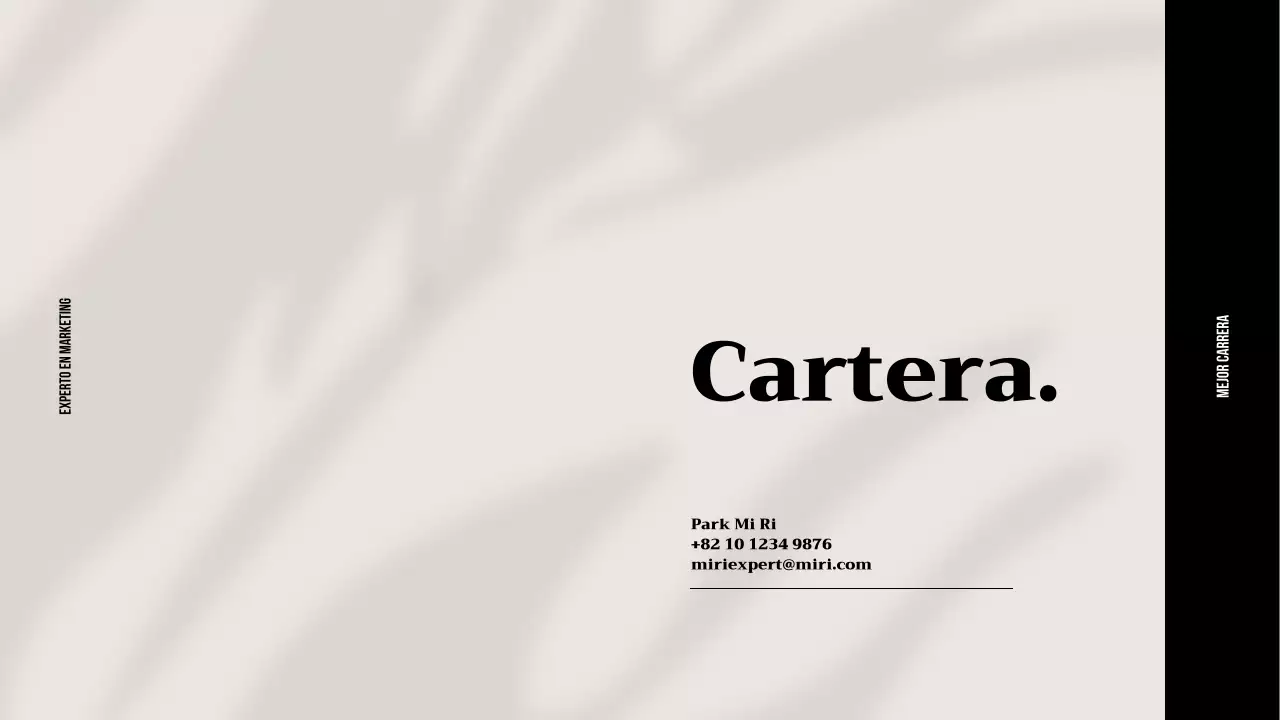 La combinación de colores neutros beige y rosa claro de la oficina de la profesional del marketing