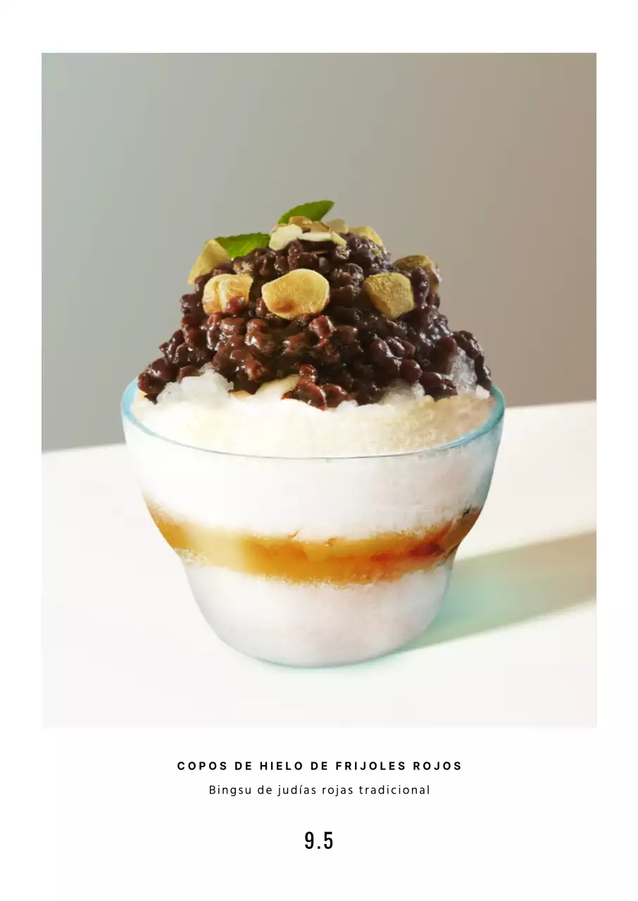 Minimalista bebida frappé de melocotón en azul claro y rosa