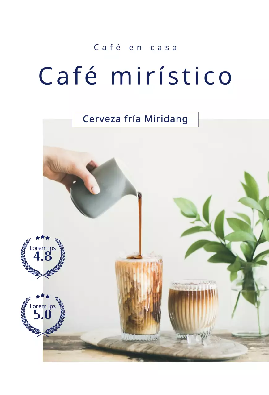 Café recién hecho en frío en blanco y azul marino