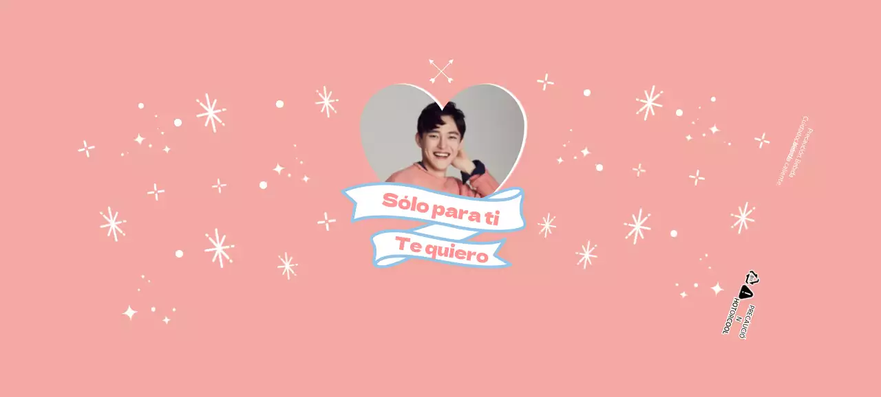 Vasos de papel rosa con merchandising de famosos