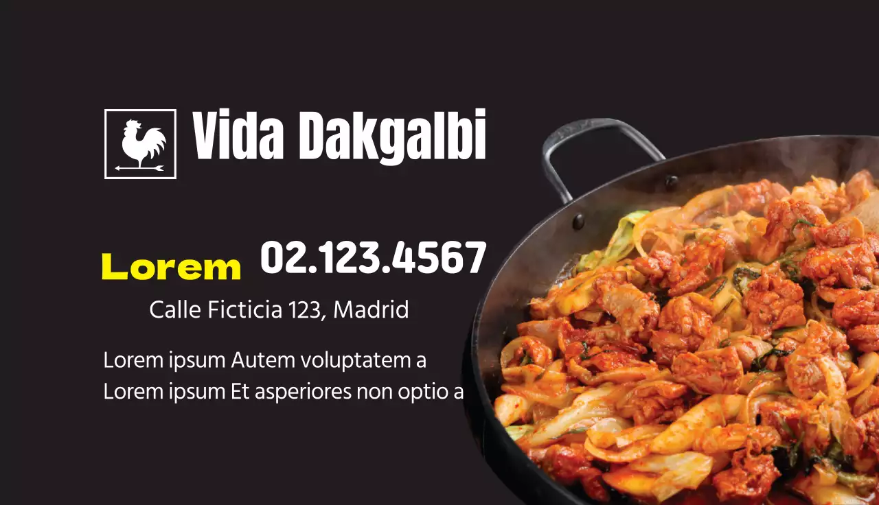 La foto amarilla destaca las costillas de pollo limpias del restaurante