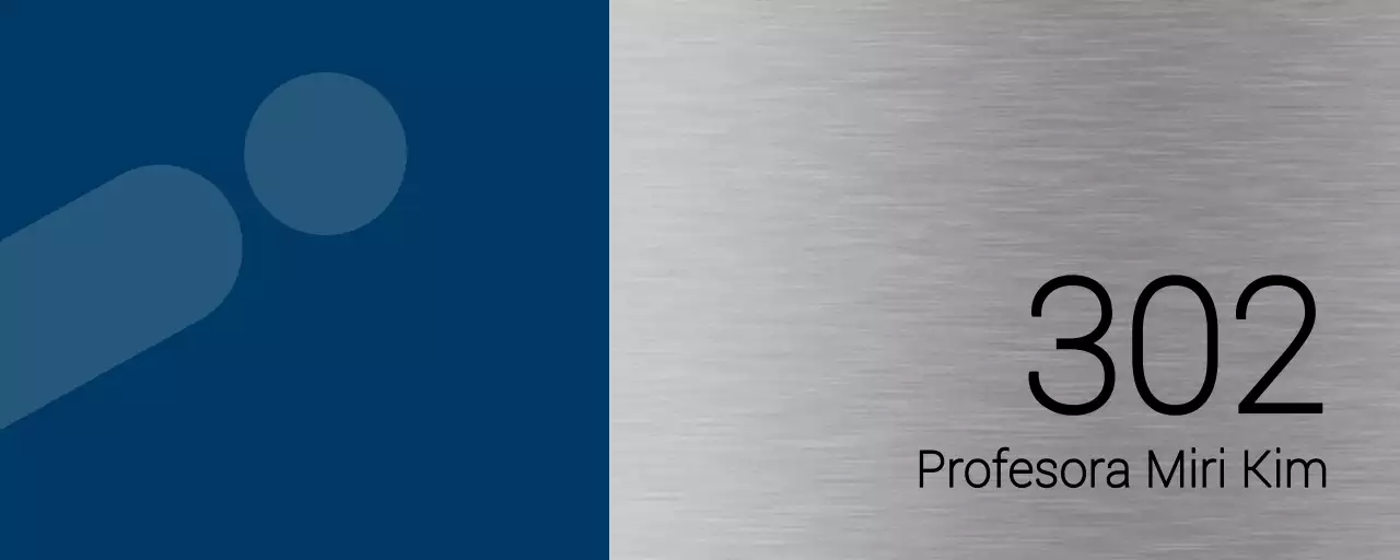 Nombres de aulas universitarias con sencillas formas azules y negras como acento