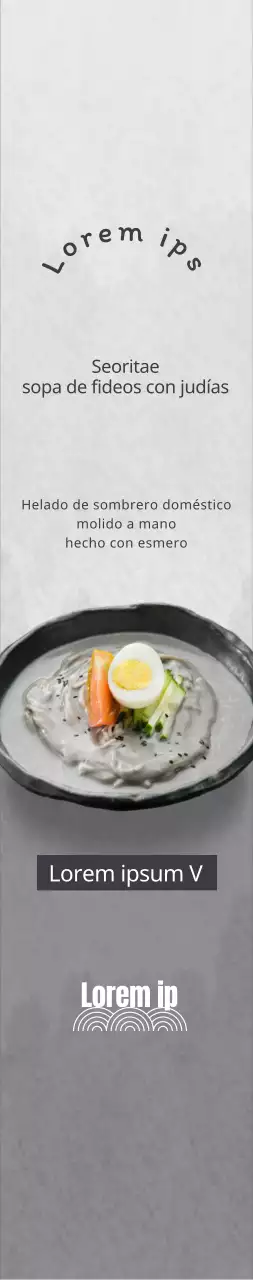 Promociona la sopa coreana de fideos con judías sobre un fondo gris para un aspecto limpio