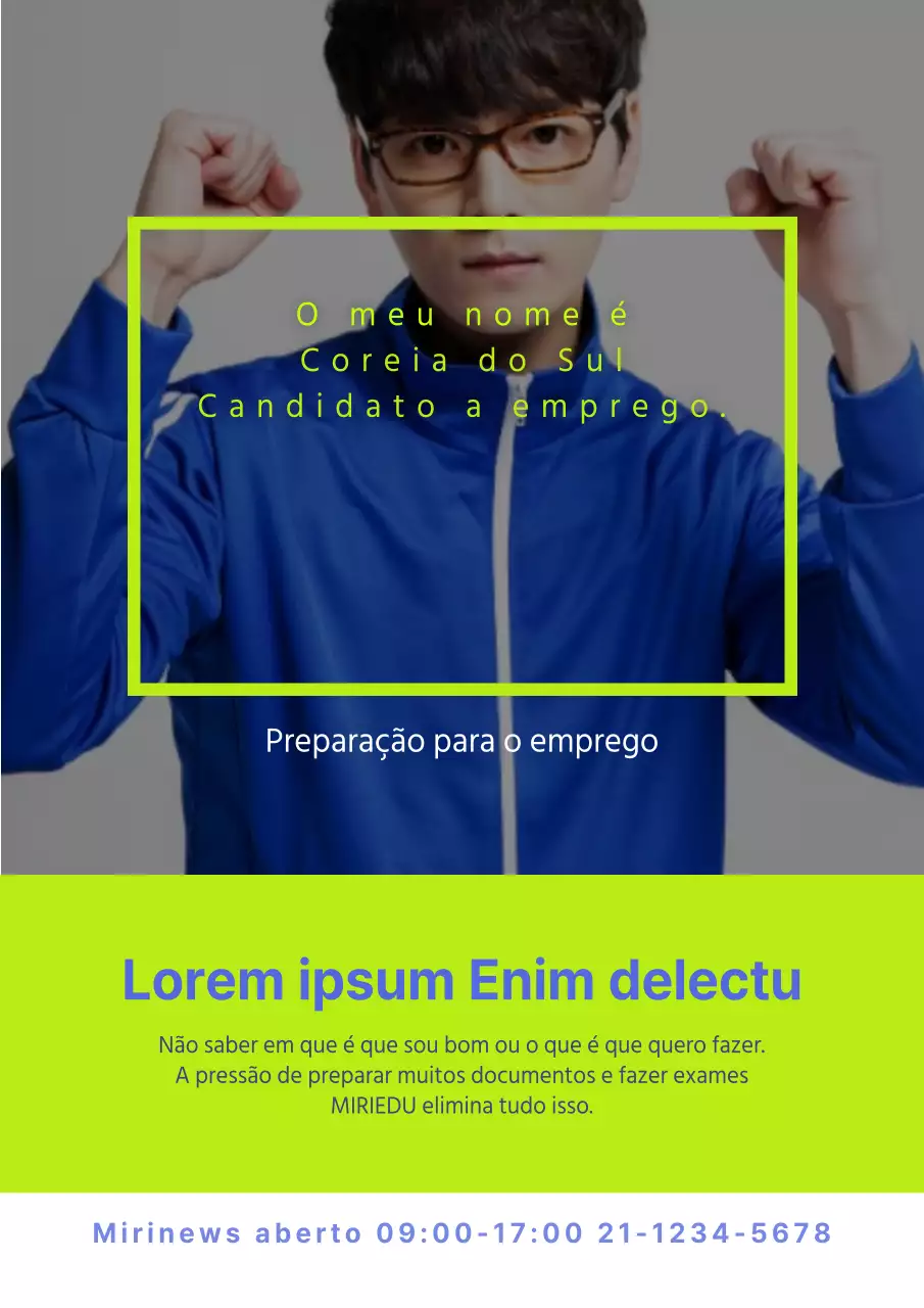 Uma promoção de uma escola de preparação para a carreira com uma fotografia de uma mulher num fato verde fluorescente e sorridente.