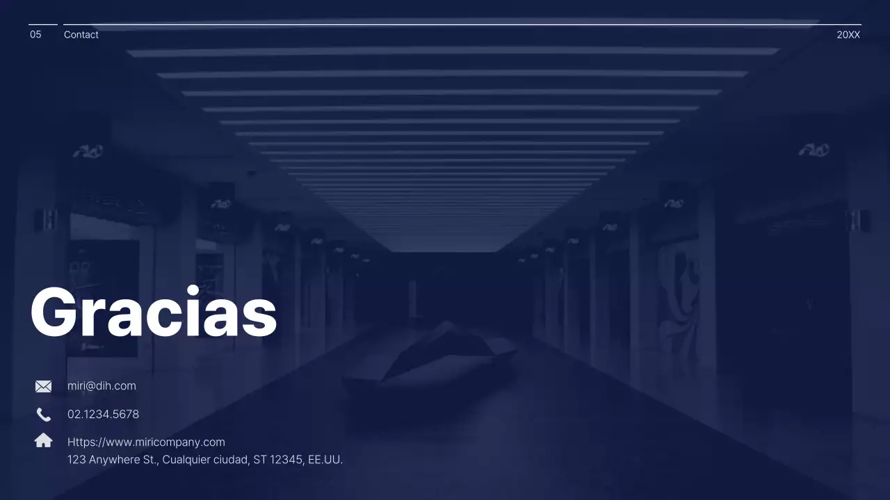 Concepto sencillo en azul marino y blanco de informe de gestión empresarial