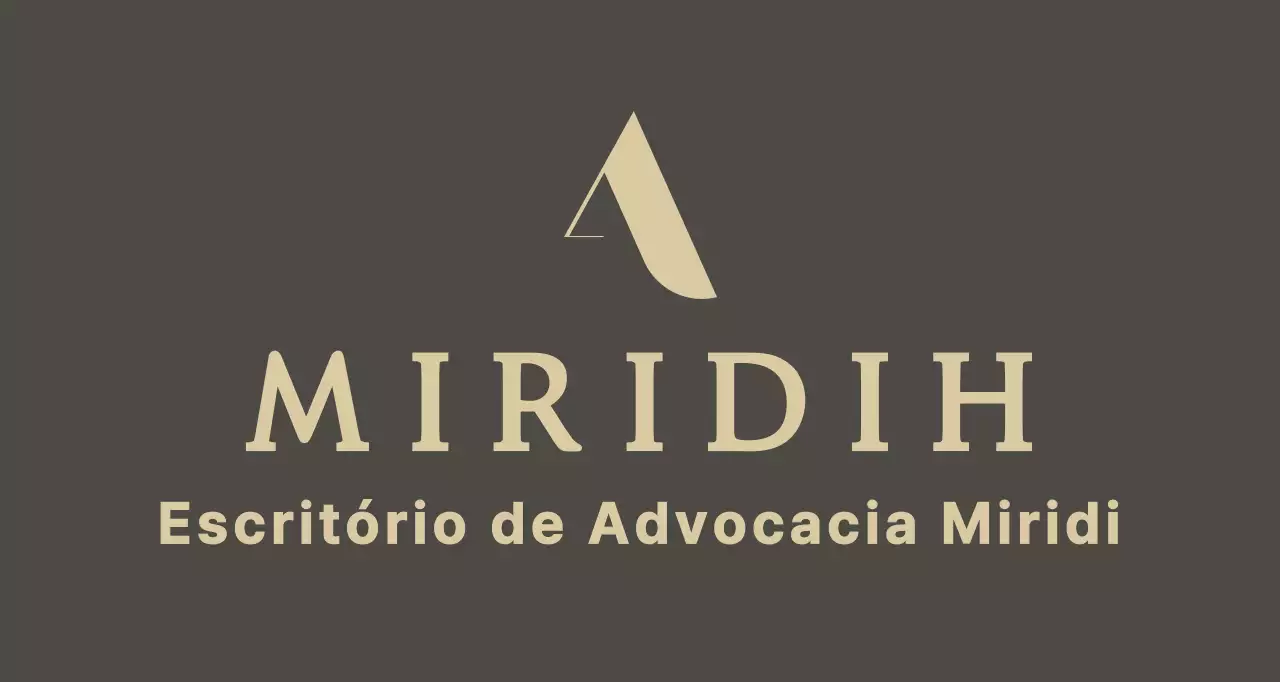 Uma balsa castanha de aspeto elegante e dispendioso com o logótipo e o nome do seu escritório de advogados.