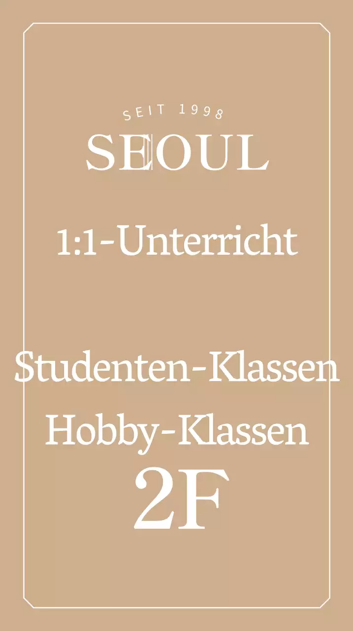 Beschilderung mit einem stilvollen Klavierschul-Logo auf goldenem Hintergrund