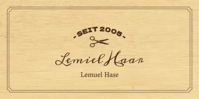 Ein klassisch anmutendes Friseurschild mit schwarzem Text und einer Scherenillustration