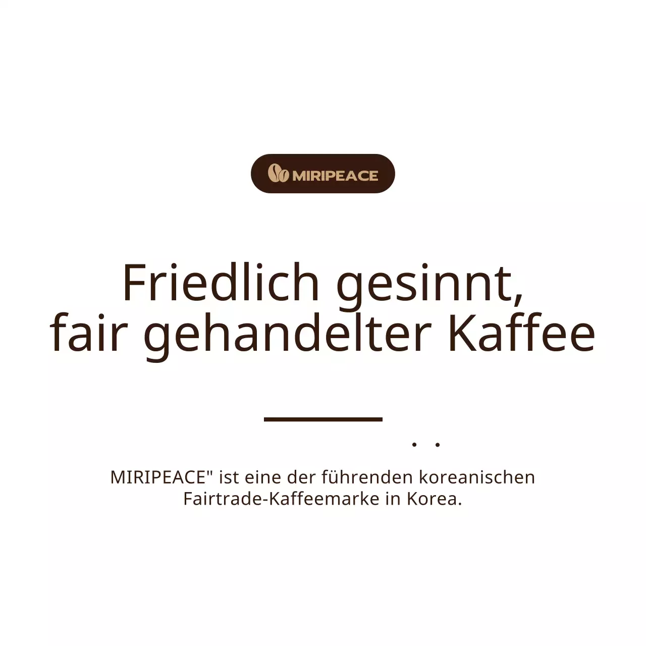 Brauner, einfacher Text mit Informationen zu Fairtrade-Kaffee im Regal