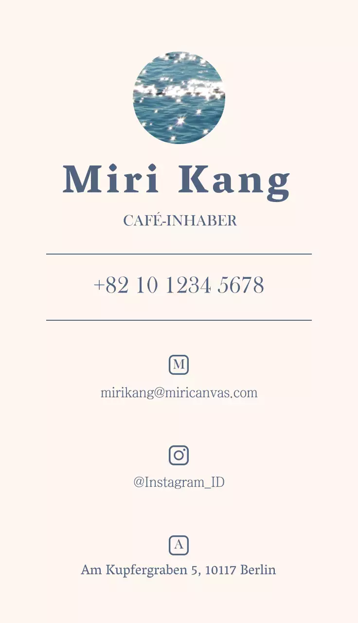 Emotionales Foto-Layout Cafe in Weiß und Blau