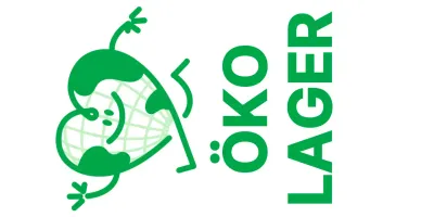 Werben Sie für ein umweltfreundliches Camp mit einer niedlichen herzförmigen Erdfigur in Grün.