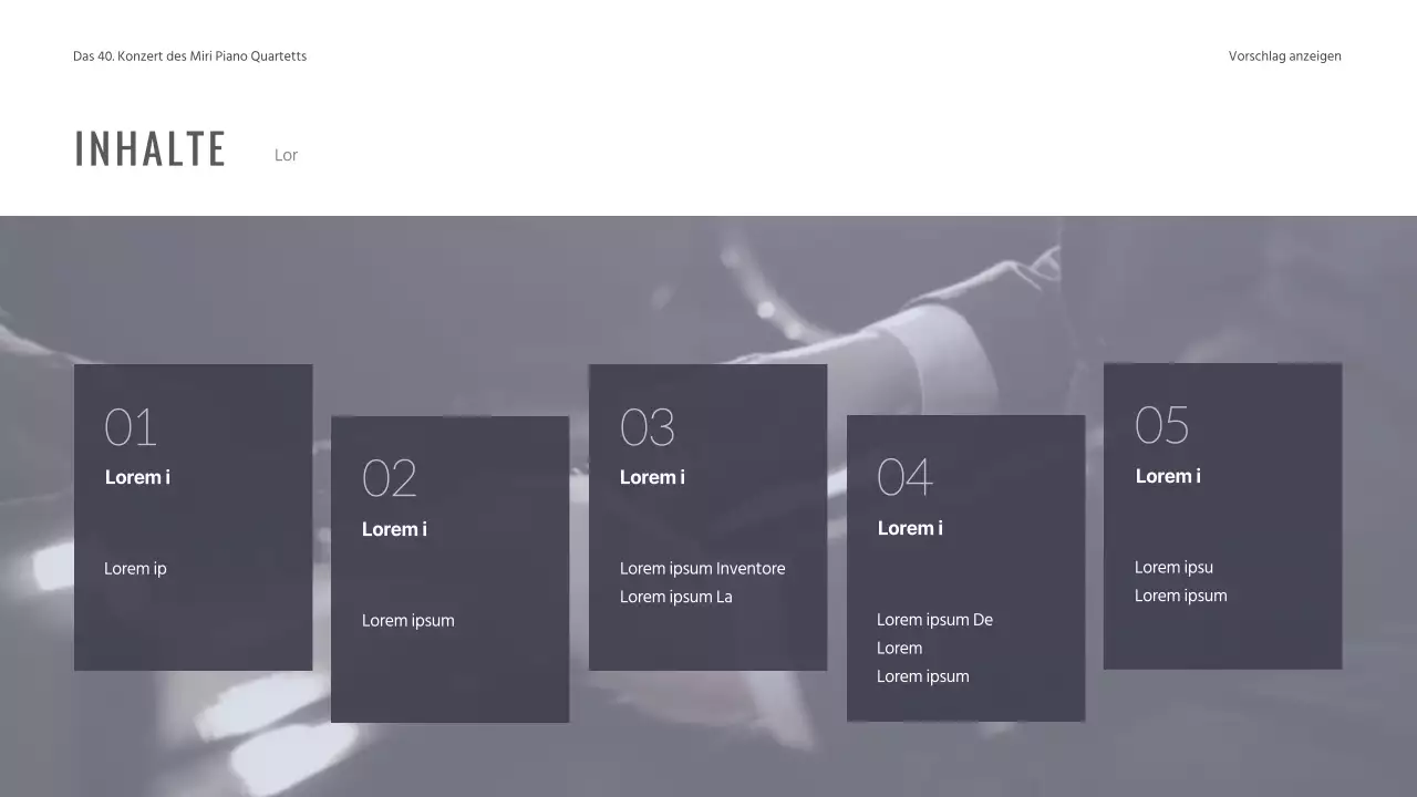 Ein Programm für ein Klavierkonzert in beruhigenden lila Pastelltönen.