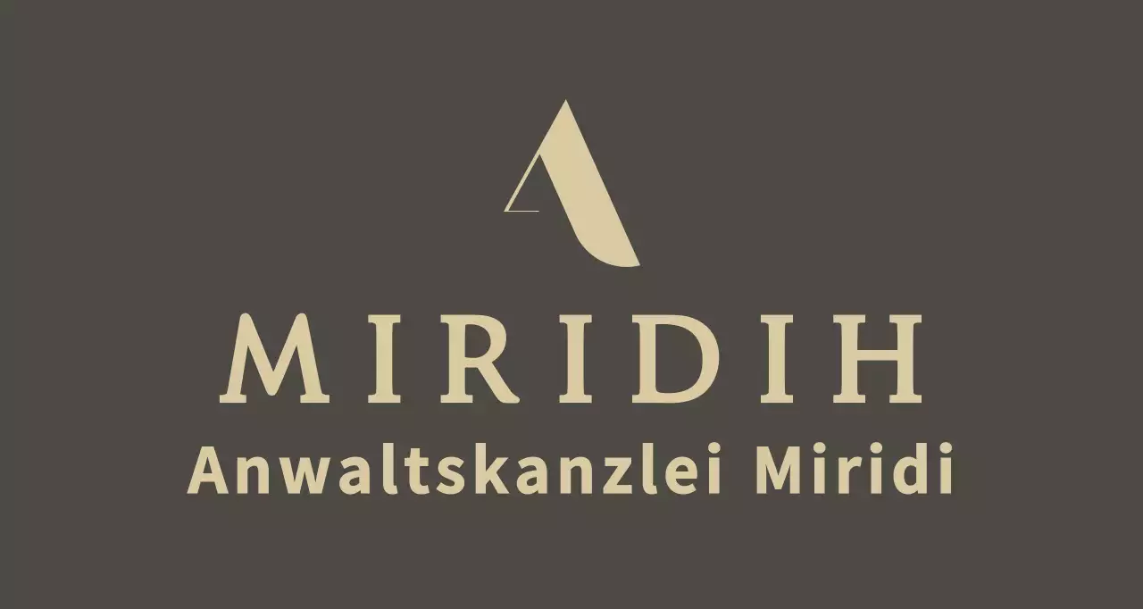 Ein edles, teuer aussehendes braunes Balsaholz mit dem Logo und dem Namen Ihrer Kanzlei darauf.