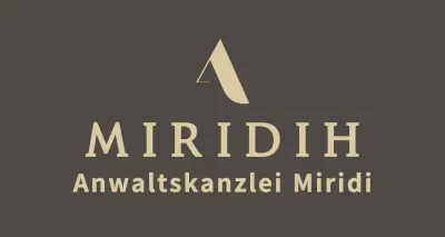 Ein edles, teuer aussehendes braunes Balsaholz mit dem Logo und dem Namen Ihrer Kanzlei darauf.