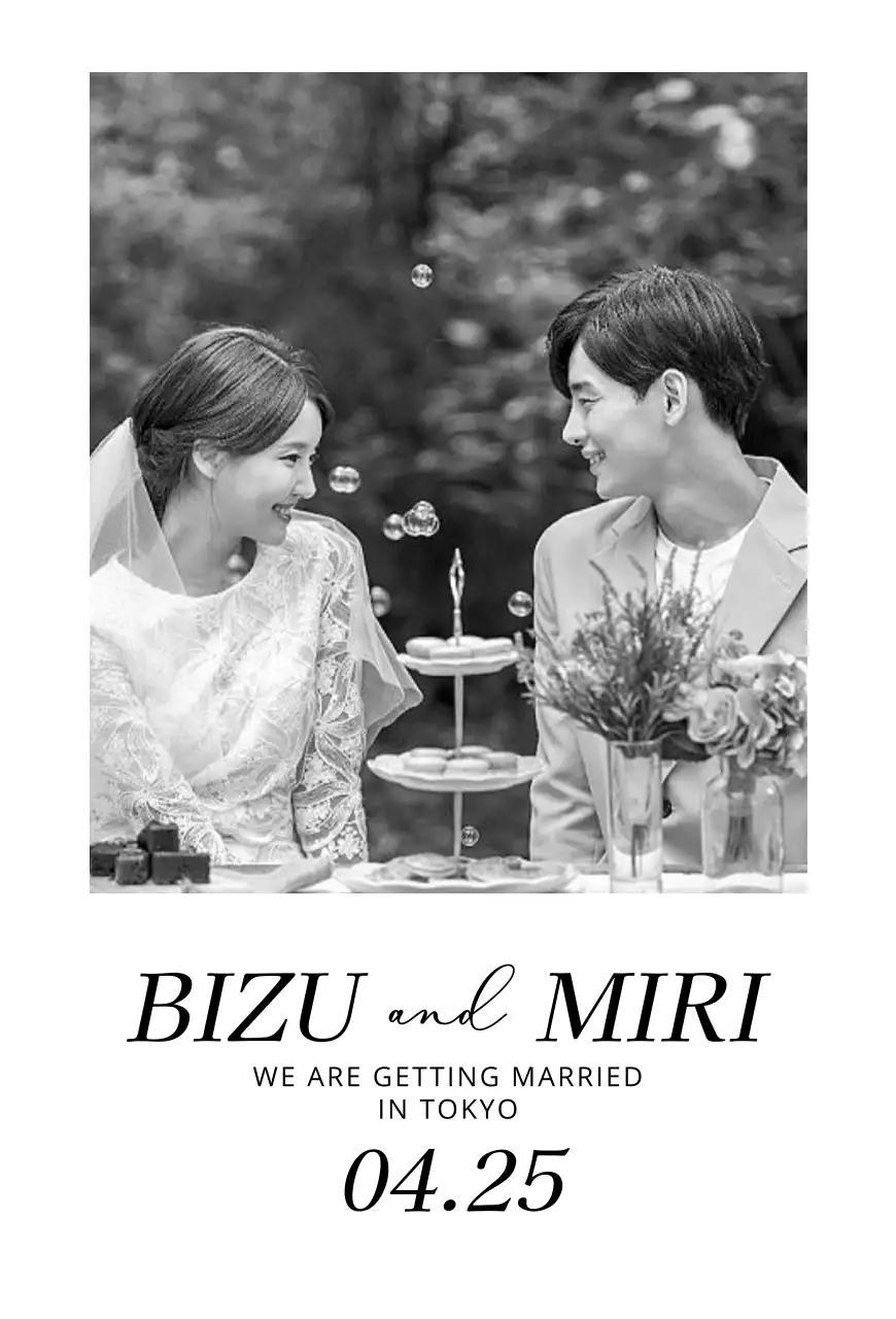 黒と白の結婚式の写真が強調されたシンプルなフレーム型の結婚式の招待状
