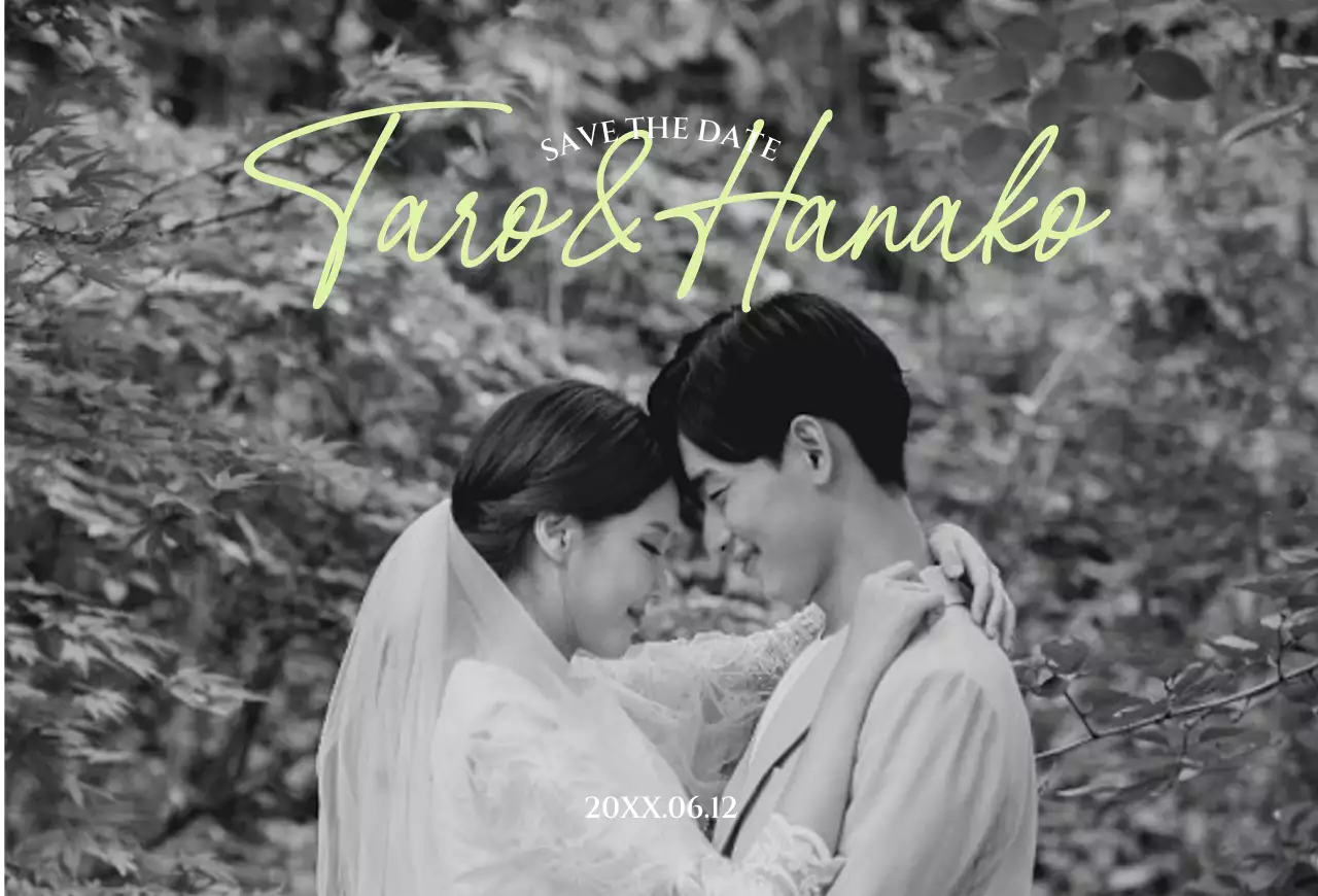 緑がポイントになる白黒のウエディング画がある結婚式の招待状