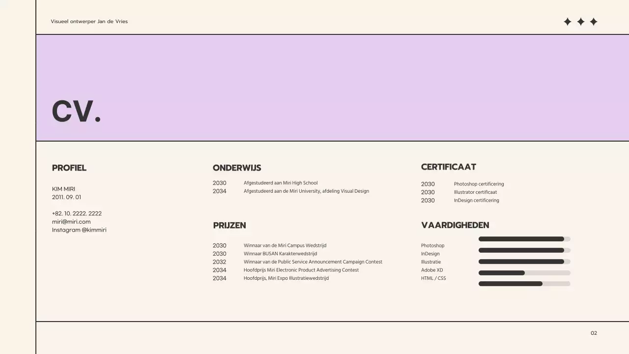 Een eenvoudige portfolio in beige en mauve voor de zoektocht naar een baan