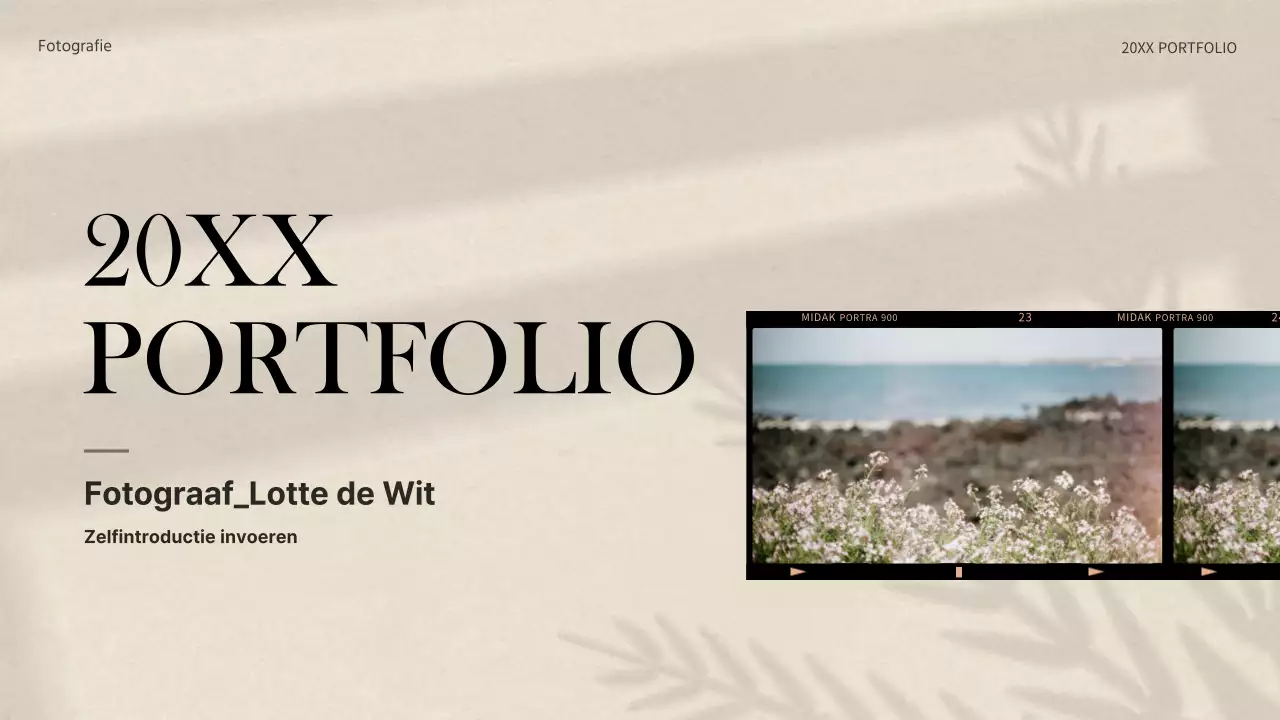 Portfolio met filmcamera-concepten in beige