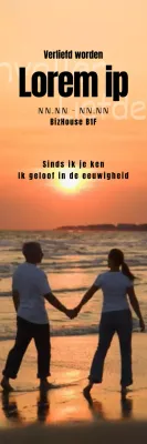Theatrale banner met een paar dat elkaars handen vasthoudt tegen een zonsondergang