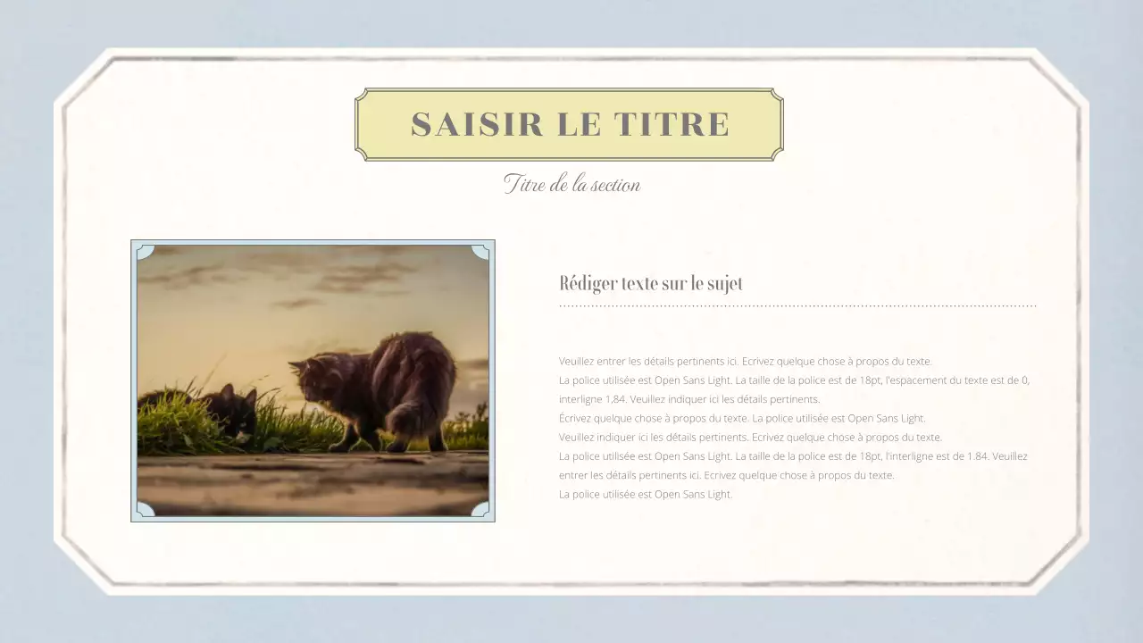 Mise en page conceptuelle émotionnelle de base avec un motif de papier peint vintage en beige et bleu clair