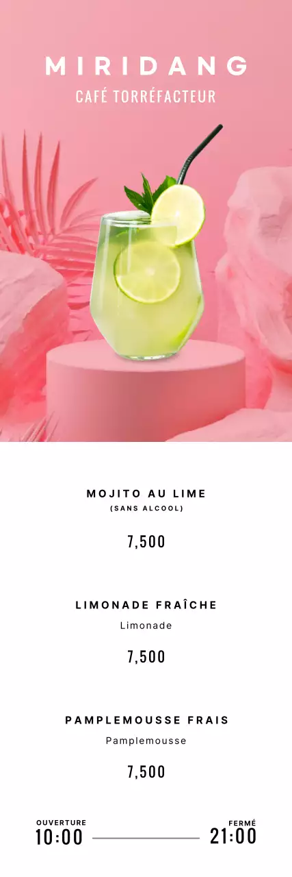 Boissons d'été sur un fond tropical rose